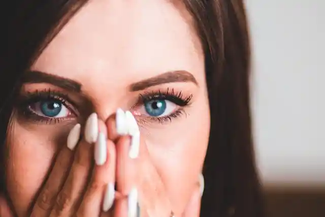 Do You Wax Your Eyebrows? Prevent This Annoying Reaction