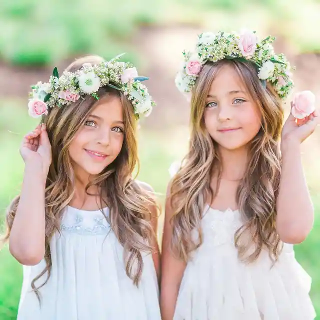 These Two Lovely Twins Managed To Get 1,7 Million Followers In No Tie