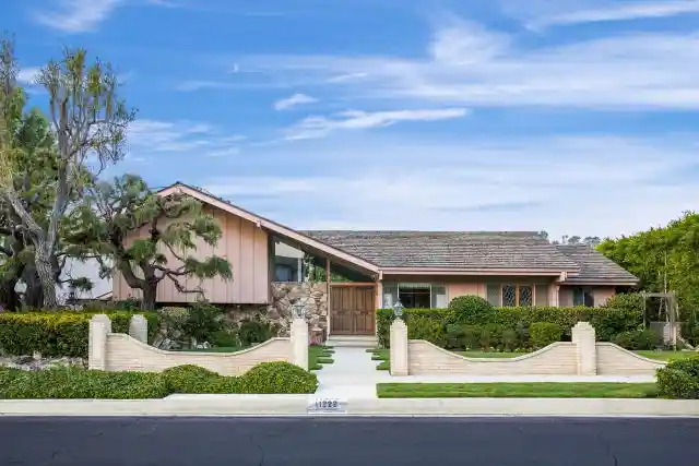 #12. The Brady Bunch House