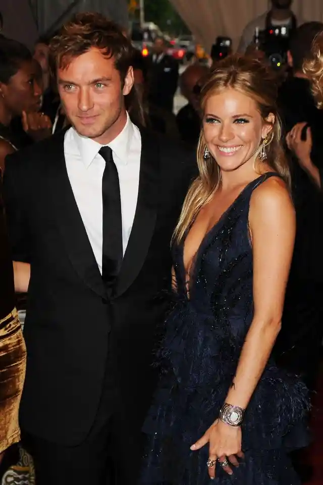 #21. Jude Law & Sienna Miller