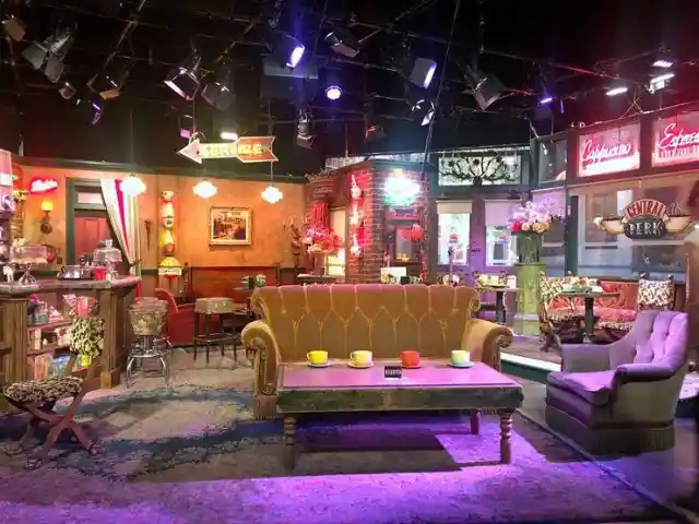 #23. Central Perk - Friends