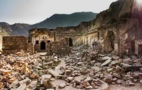 #22. Bhangarh Fort