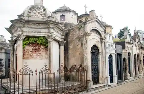 #19. La Recoleta Cemetery