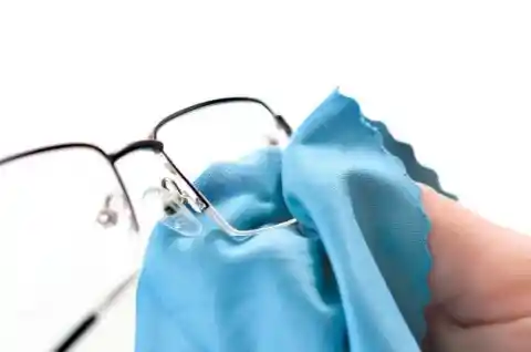 #2. Cleaning Glasses